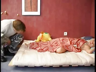 بلوند بیمبو فیلم از ممه در جوراب ساق بلند توسط دکتر بزرگ دکتر تجزیه و تحلیل شد