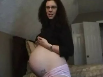 Horny MILF دارای کس ممه کون سه نفره با دختر خوانده و دوست پسرش است