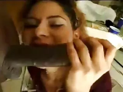دختری از دوربین عکاسی فیلم سکسی ممه زنجبیل برهنه توسط صاحبخانه جوان شاخدار گرفتار شد