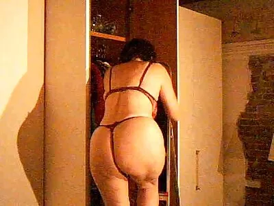 دختران مجلل با یکدیگر در حیاط تفریح ​​می کنند sex ممه