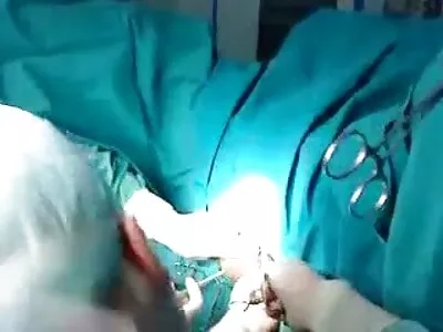 Busty MILF عاشق مرد است و به او اجازه می دهد تا به کوص ممه شدت به او نفوذ کند