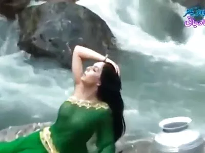 شلخته ممه کون کس های ابرقهرمانی مرد سبیل را نجات می دهند و از خروس او مراقبت می کنند