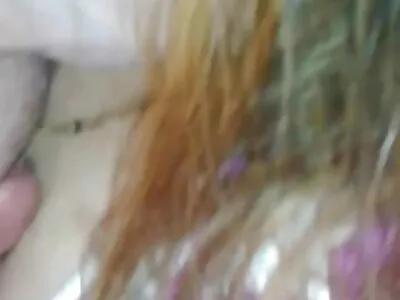 سبزه ساق بلند وحشی از یک فیلم هاردکور لذت می برد داستان سکسی ممه