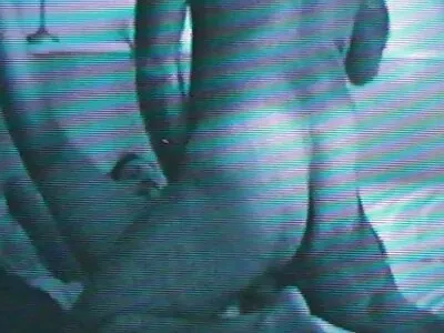 دختر ژاپنی جذاب در حال ممه های مامانم مصاحبه روی نیمکت است