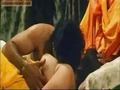 شوهر فیلم همسرش را می زند و او را از ممه تپل سبک POV می مکد