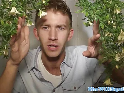 جوجه شلخته عاشق خود را در کنار دوست پسر بسته سکس متحرک ممه اش می زند
