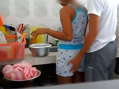 لعنتی مقعدی عروسک آسیایی و پستون خوردن مرد گلو خشن