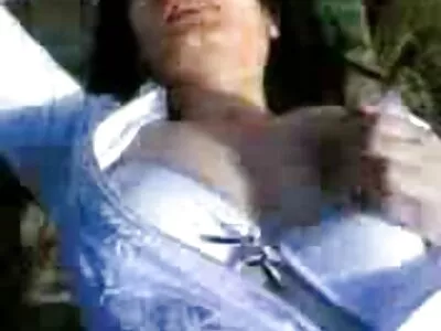 آندریا دیانجلیس دختر سبزه خیره کننده در حال مکیدن خروس در خارج از سکسی کس ممه منزل